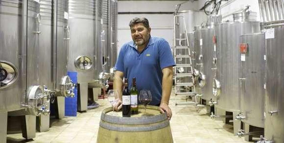 César Enríquez, propietario de la bodega. // Fdv