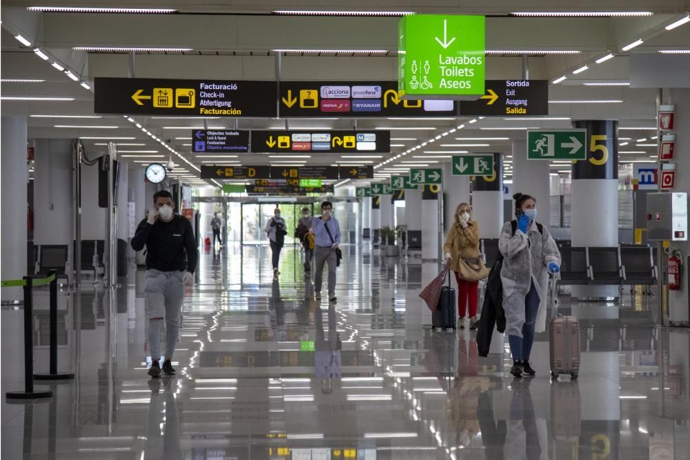 Son Sant Joan prohíbe la entrada si no se lleva tarjeta de embarque