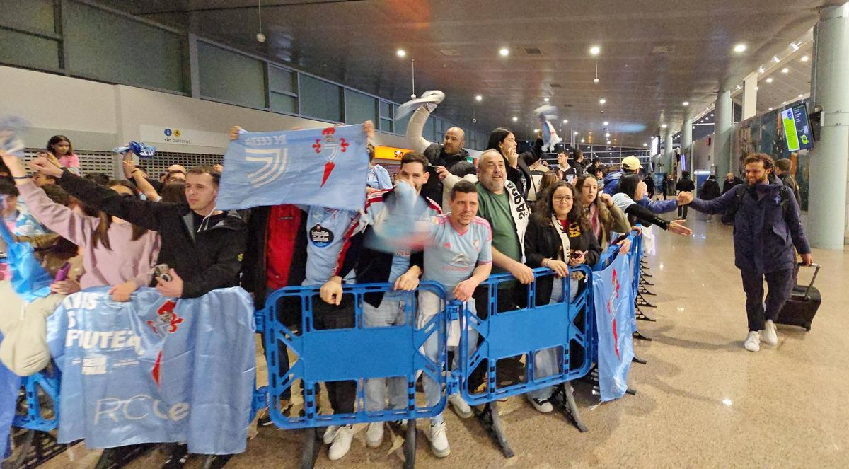 La llegada del Celta a Peinador tras la victoria ante el Olympique de Lyon