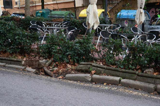 El accidente en el bulevar de la avenida Virgen de la Montaña de Cáceres dejó daños materiales