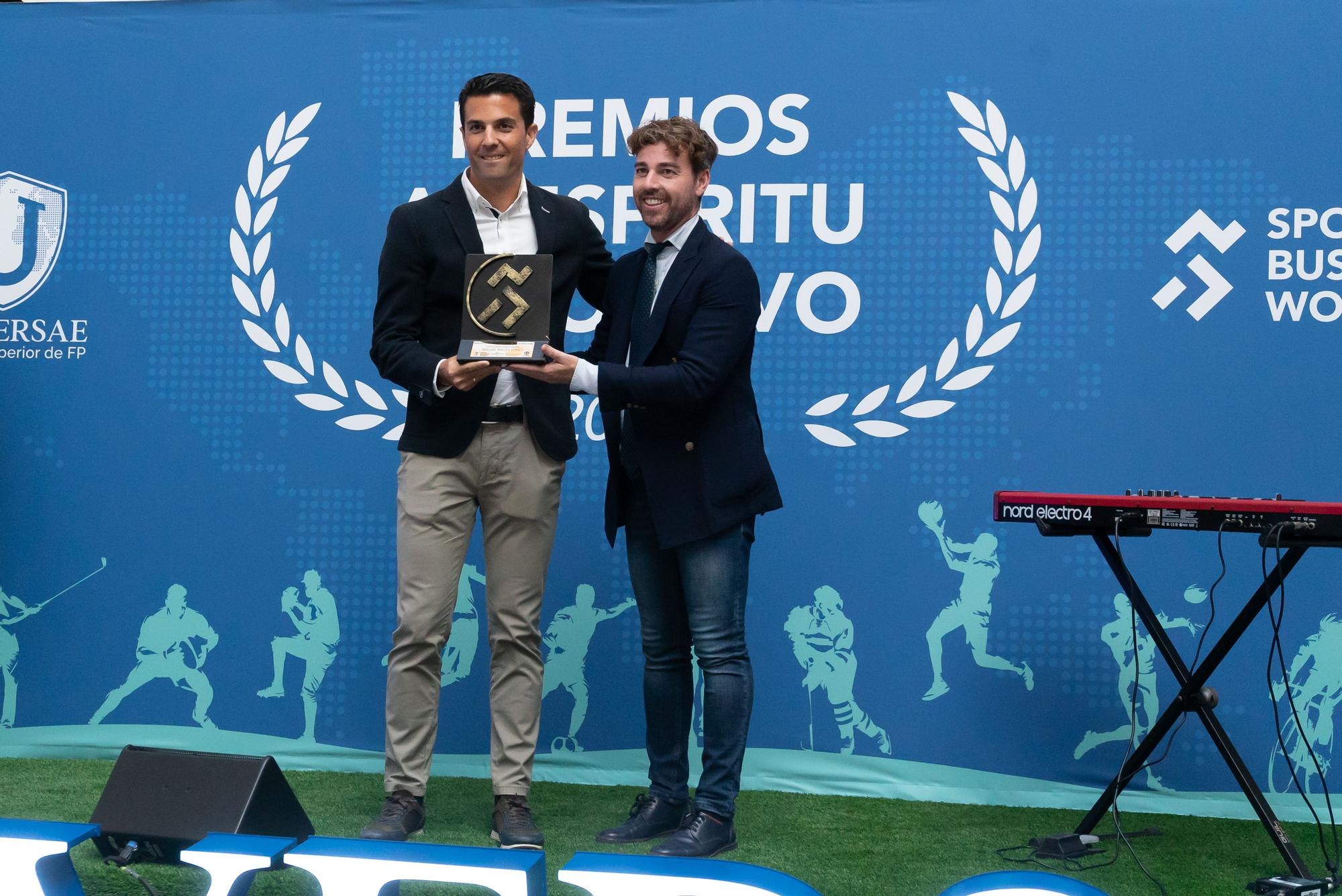 Miguel Ángel López, ganador del Premio   al Espíritu Deportivo UNIVERSAE   en categoría masculina