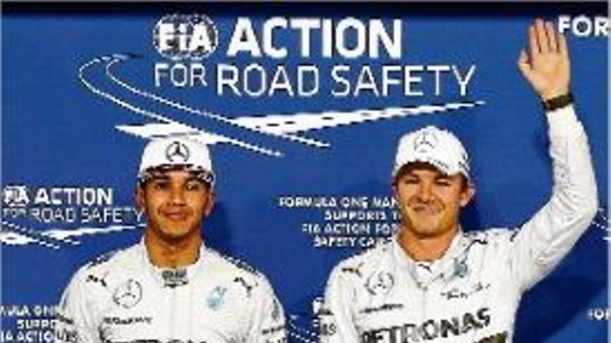 Hamilton (dreta) i Rosberg s&#039;ho juguen tot a l&#039;última cursa.