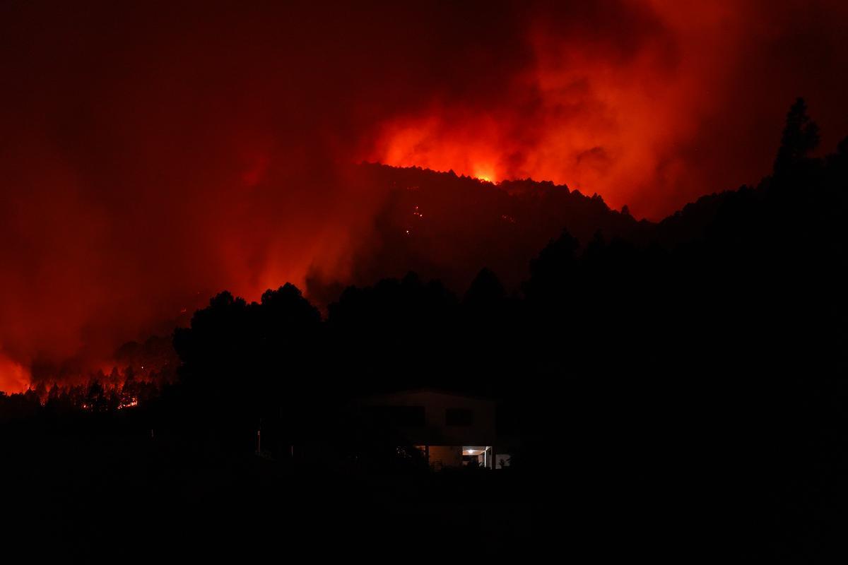 El incendio forestal de Tenerife, sin control