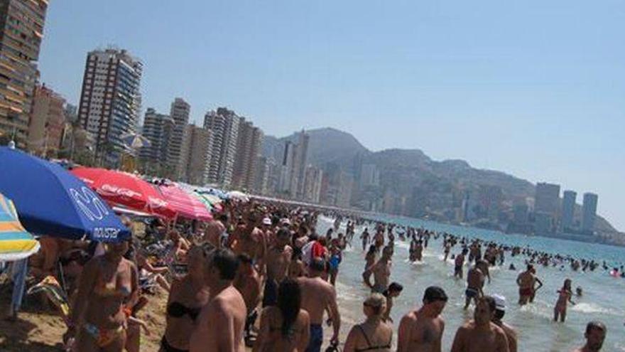 España pierde un 1,7% de turistas internacionales en abril y retorna a niveles de 2009