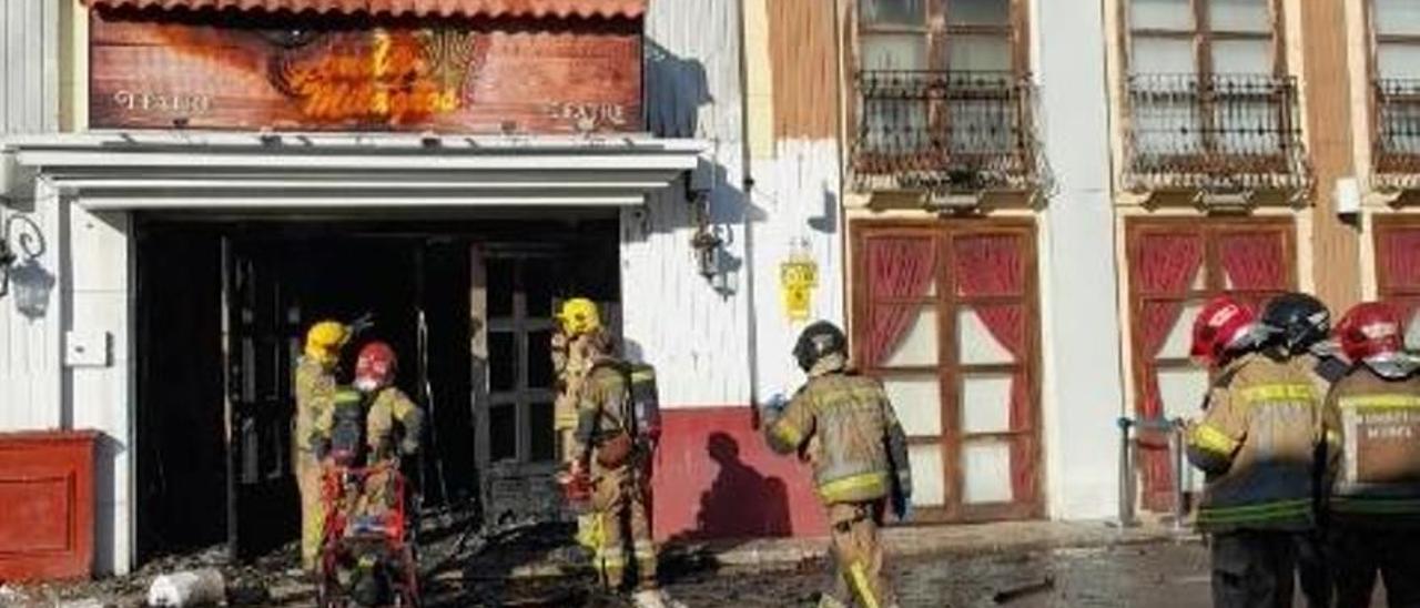 Imagen de las labores de rescate tras el incendio en la discoteca de Las Atalayas, en Murcia.