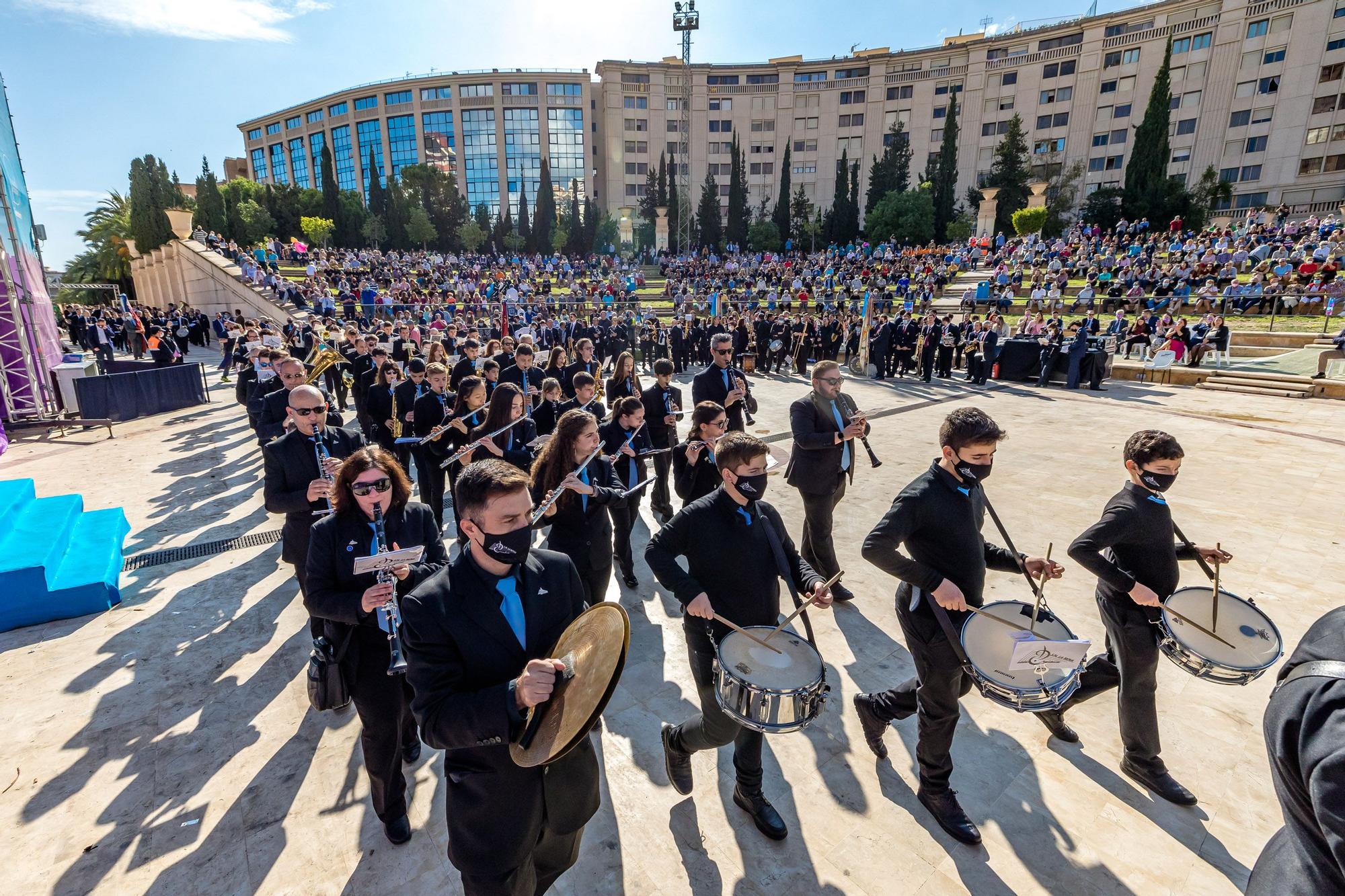 Música y pólvora dan inicio a las Fiestas Mayores Patronales de Benidorm