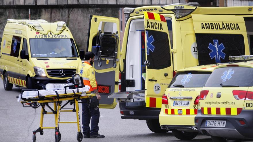 Alguns dels nous vehicles del SEM, a prop de les Urgències de l&#039;hospital Josep Trueta de Girona · Marc Martí