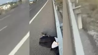 Un conductor encuentra a un joven dormido en plena M-40 en Madrid: "Está cuajado, sobando la mona"