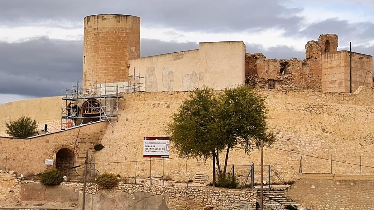 Estado actual de las obras de restauación del castillo de Elda.