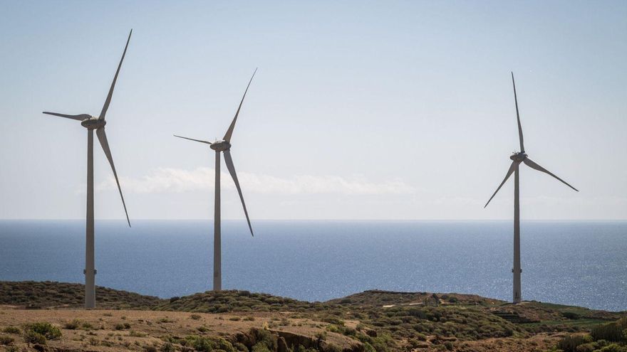 El gobierno ariquero propone desplazar el parque eólico marino hacia el puerto