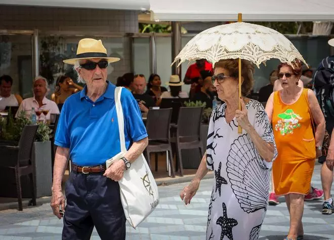 Mil maneras de protegerse del sol cuando el calor "aprieta" en la provincia de Alicante
