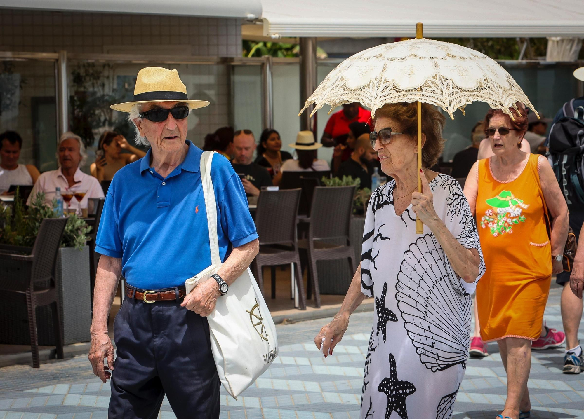 Mil maneras de protegerse del sol cuando el calor &quot;aprieta&quot; en la provincia de Alicante