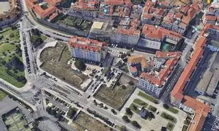 El plan de A Maestranza sitúa uno de los edificios sobre parte de los restos de la antigua muralla