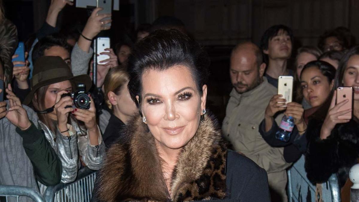 Kris Jenner con abrigo de pieles