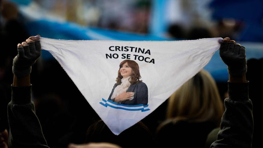 &quot;Vamos a volver&quot;: Cristina Kirchner promete su regreso a una multitud que reclamó en las calles su libertad