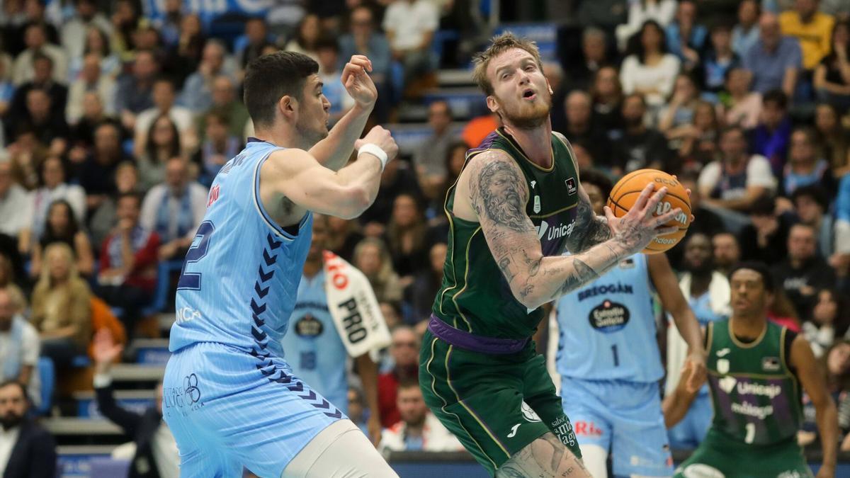 Imagen del partido entre el Río Breogán y el Unicaja, en el que los verdes cayeron en Lugo