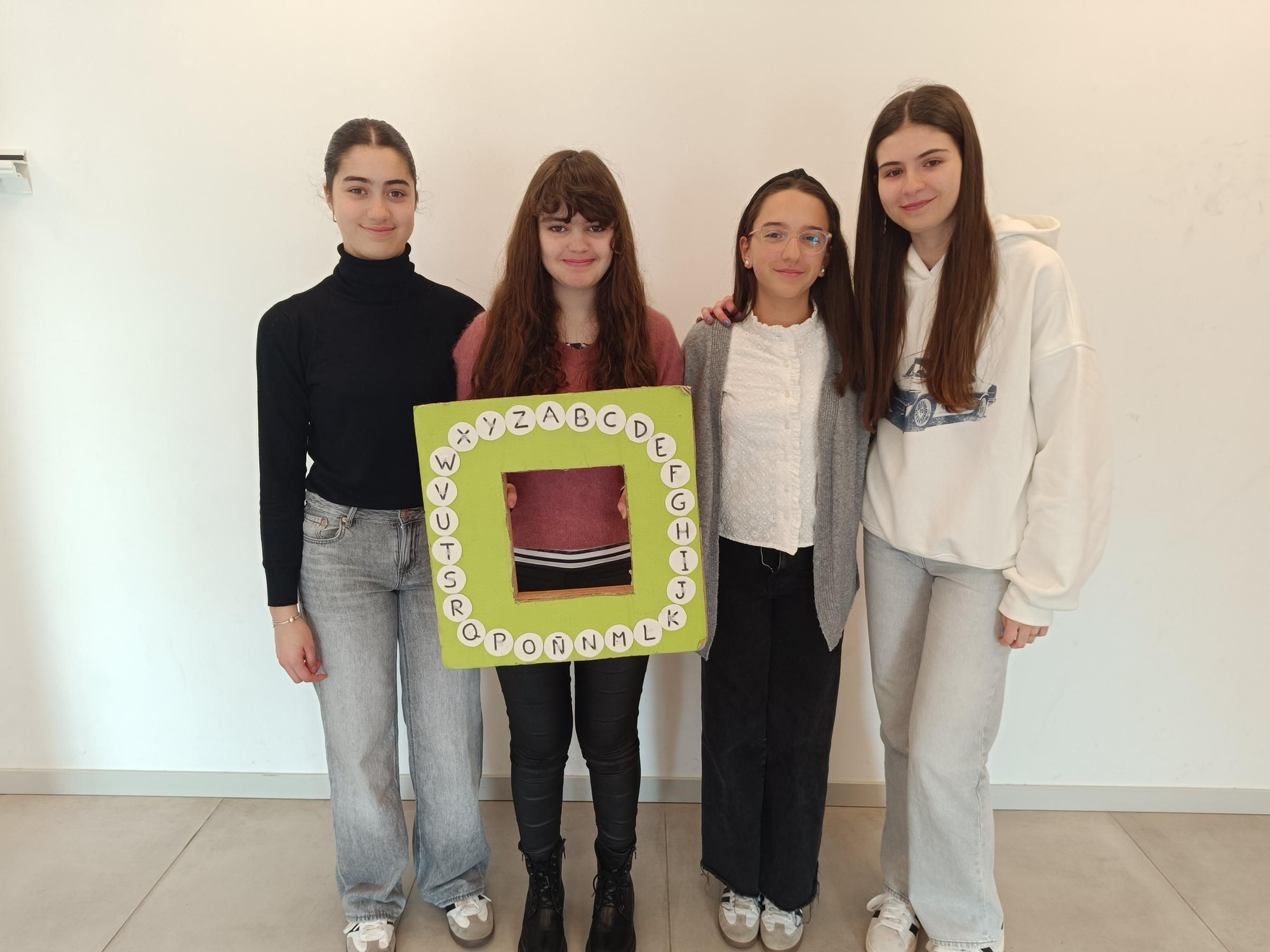 Los jóvenes de Llanera conciencian a los más pequeños