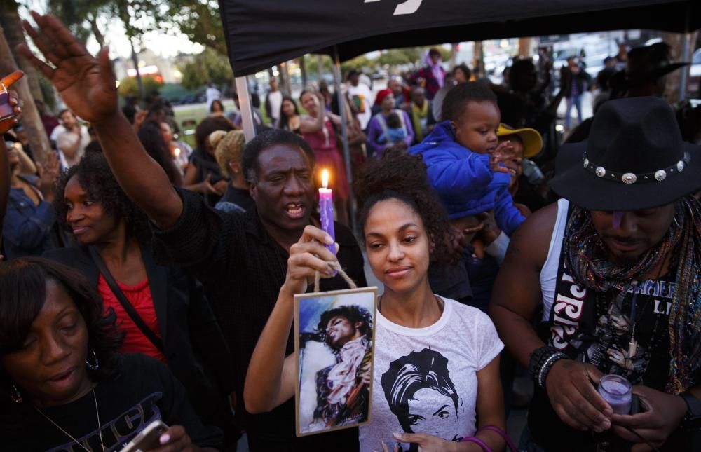 Muestras de dolor por la muerte de Prince