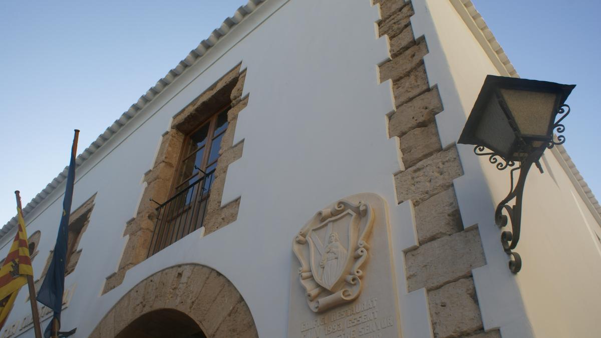 Fachada del Ayuntamiento de Santa Eulària, en una imagen de archivo