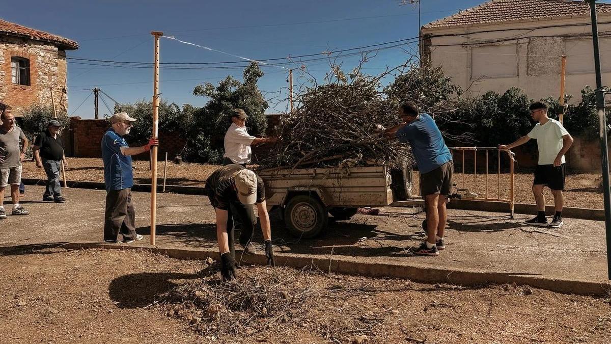 Preparativos para la Semana Cultural en Arrabalde.