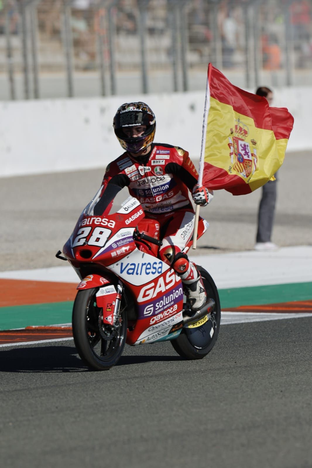 Ambiente en Cheste con las carreras de Moto2 y Moto3