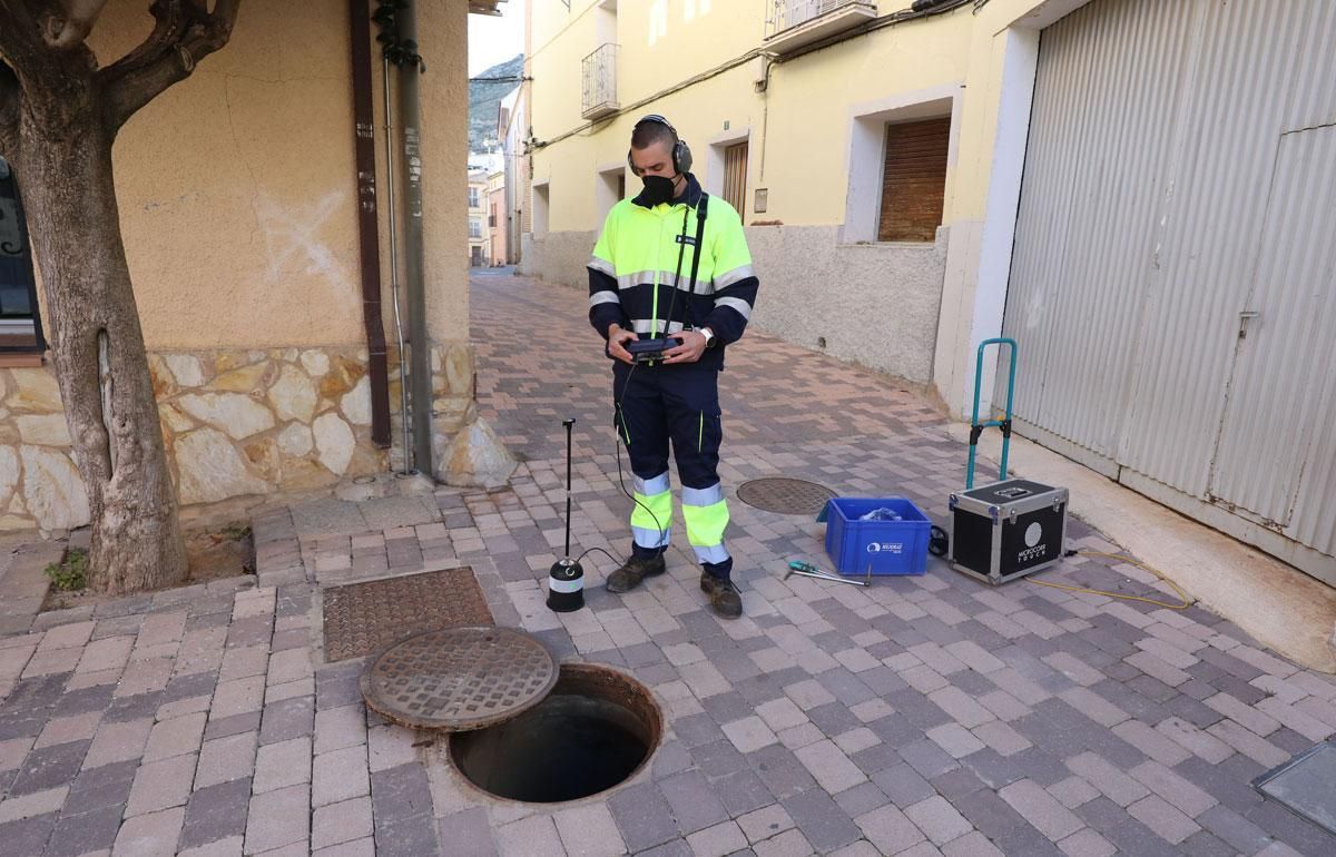 El oficio del buscafugas: persiguiendo el sonido el agua
