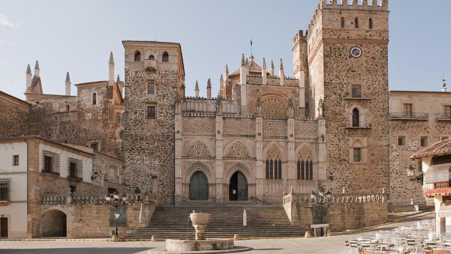 El pueblo de Extremadura que posee un monasterio Patrimonio de la Humanidad perfecto para hacer una escapada