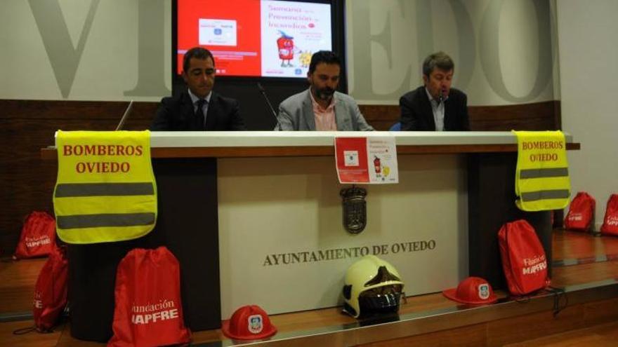 Por la izquierda, Pablo Santos, Ricardo Fernández y Gabriel Muñoz durante la presentación de la Semana de Prevención.