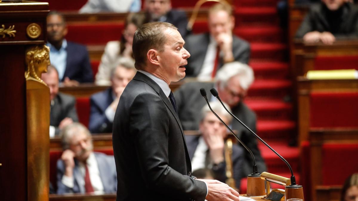 El ministro de Trabajo francés, Olivier Dussopt, durante su discurso en la Asamblea Nacional este lunes.