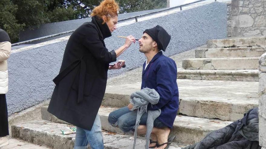 Cuevas, en la sesión de maquillaje durante el rodaje.