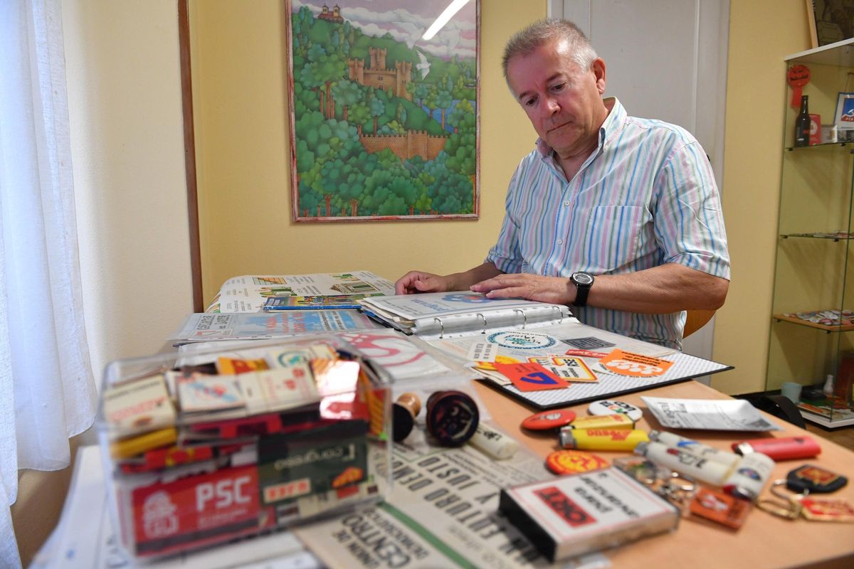 Miguel Gutiérrez, coleccionista de propaganda política