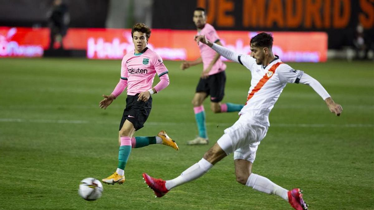 Riqui Puig fue titular ante el Rayo... ¡y la escuadra evitó su gol!