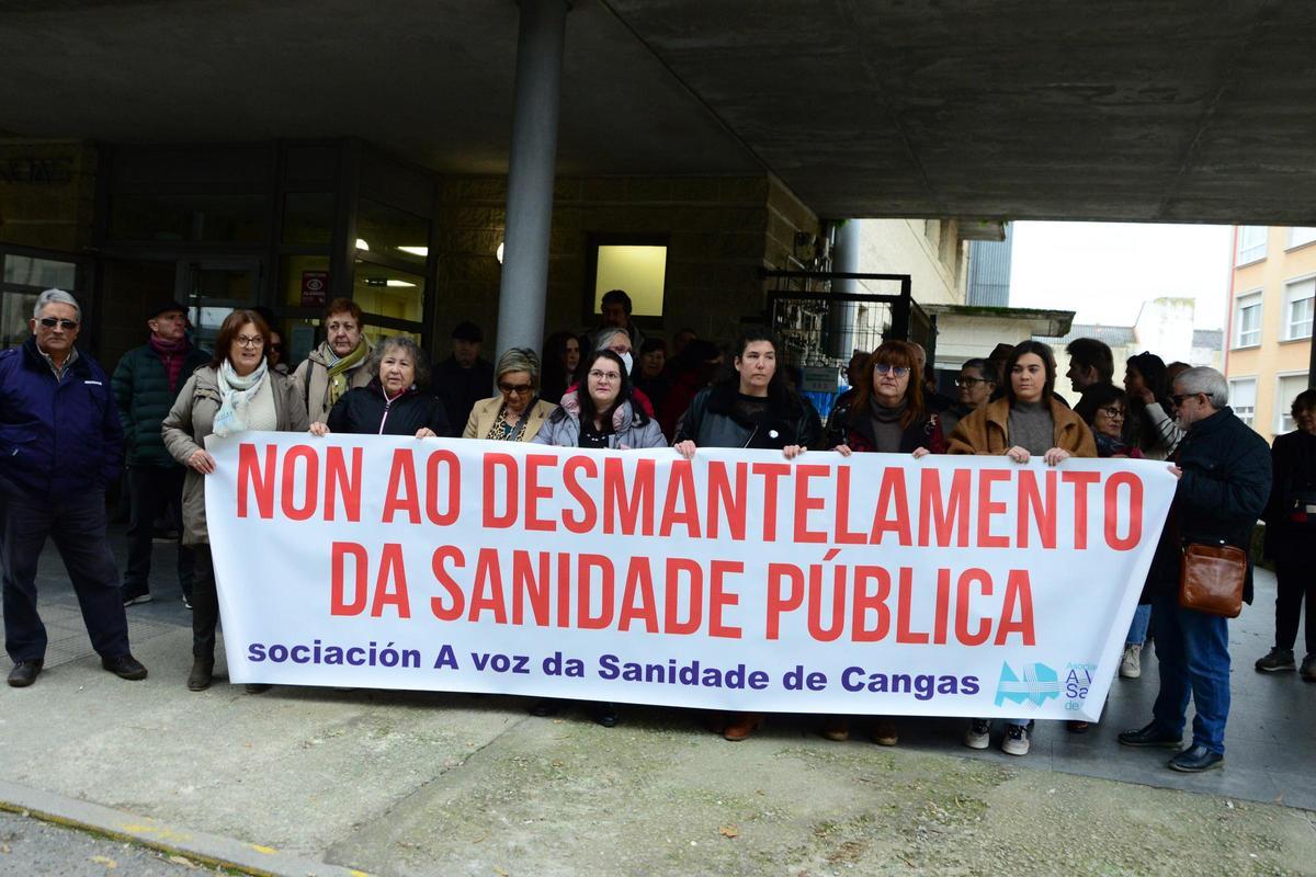 SANIDAD CANGUESA: Decenas de personas se concentran ante el centro de ...