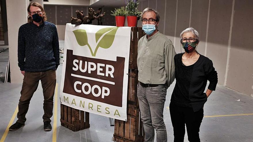 Patrick Kappert, Xevi Olivé i Conxita Olivé, al local de Supercoop, en plenes obres d&#039;adequació