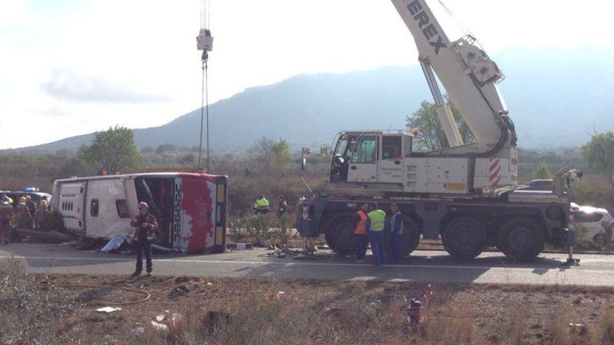El conductor del autocar siniestrado en Freginals sigue en estado crítico