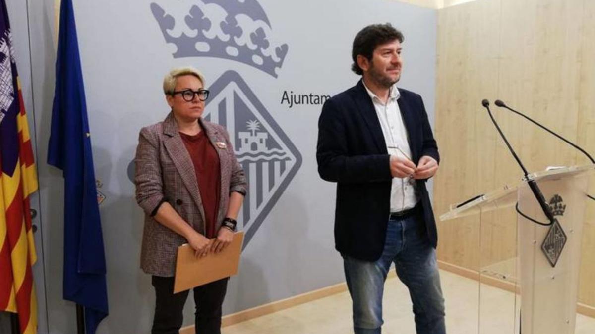 Sonia Vivas y Alberto Jarabo, en la sala de prensa del ayuntamiento de Palma.