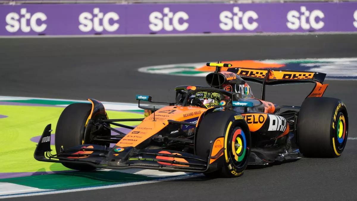McLaren 'vuela' en Jeddah, con Norris al frente