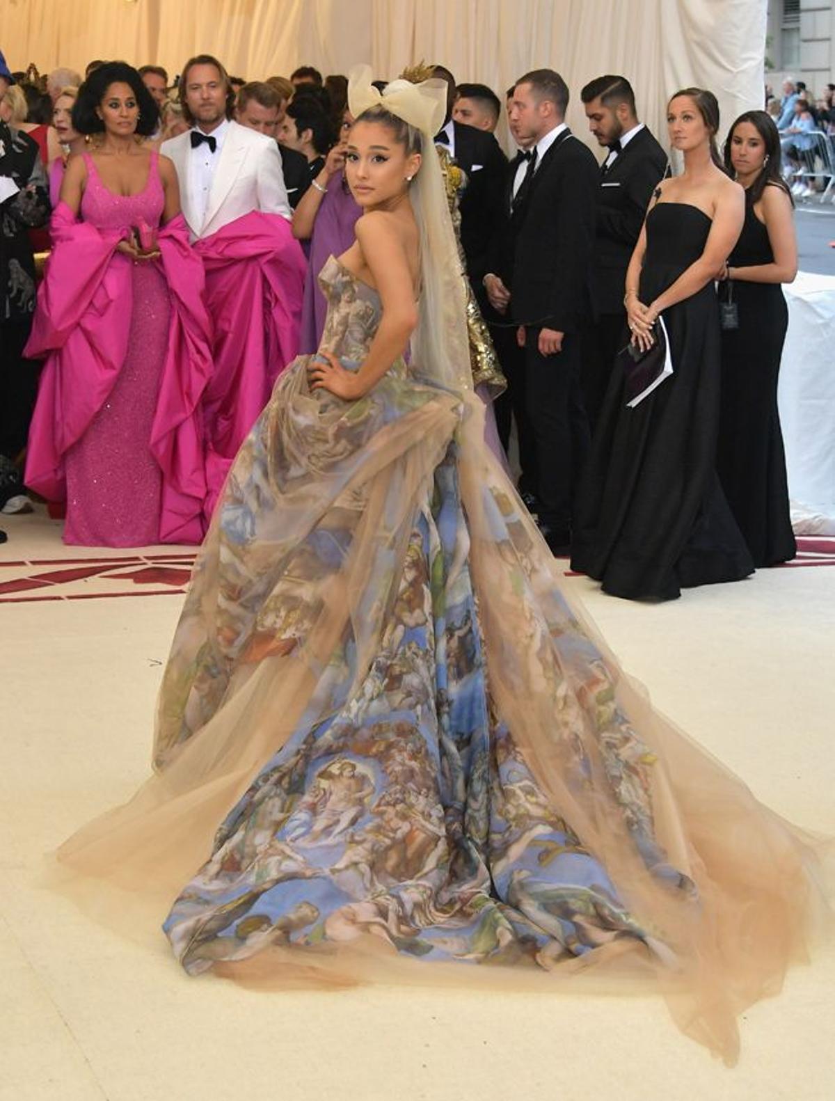 Ariana Grande, de Vera Wang