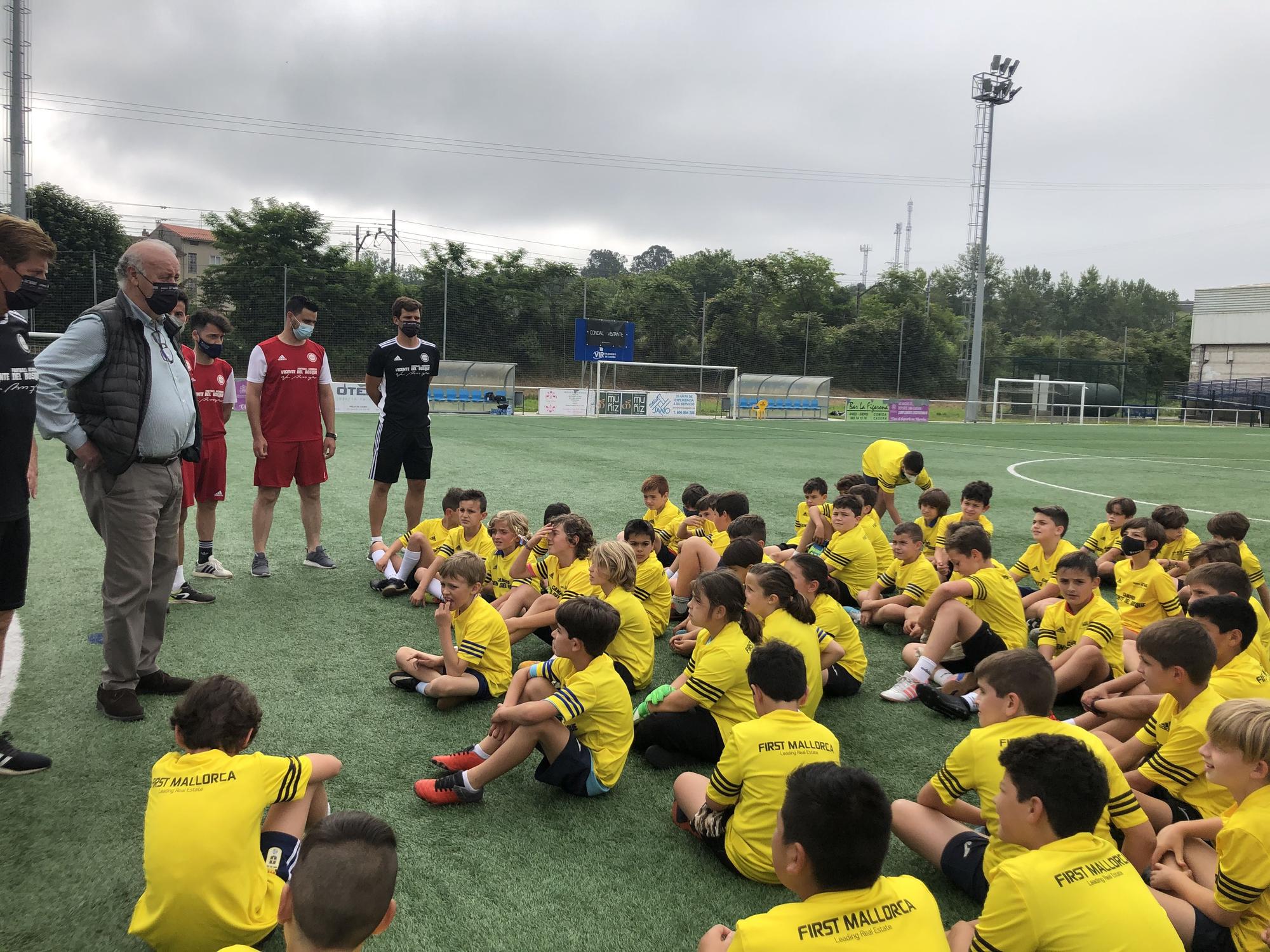 Vicente Del Bosque, lecciones de fútbol y de humildad en Noreña