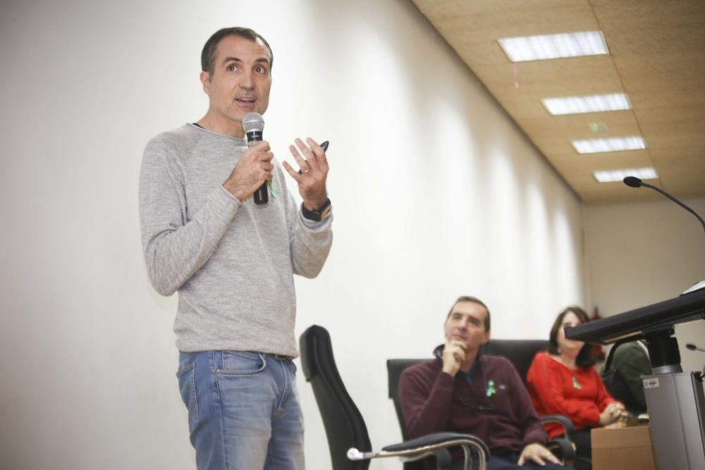 Alumnos y profesores se concentran en la Universidad de Alicante para pedir medidas contra la crisis climática