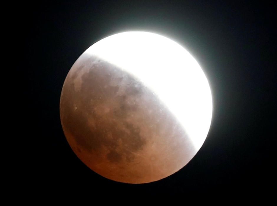 Así se ha visto el eclipse lunar en el mundo