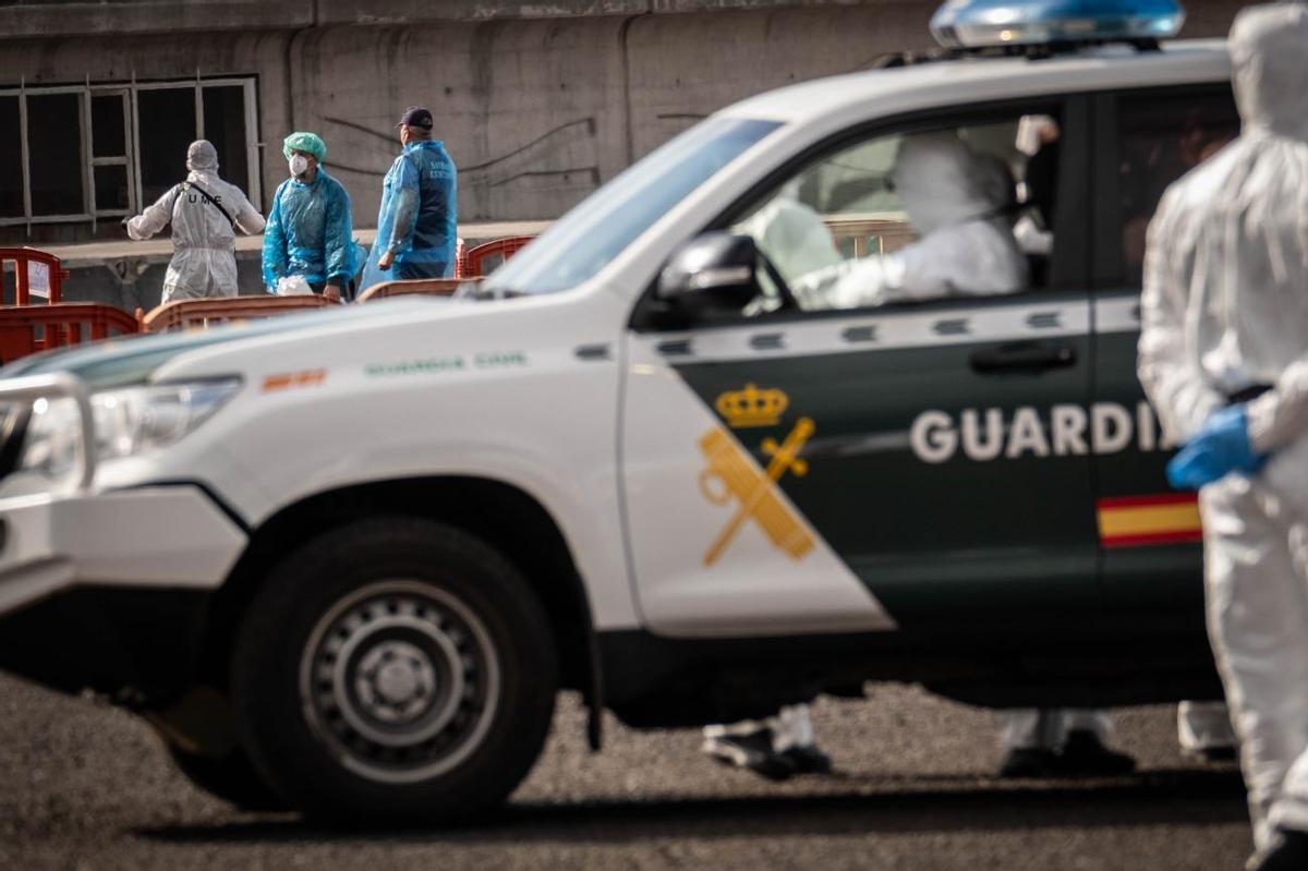 Los pasajeros afectados por un brote de hantavirus desembarcan del MV Hondius fondeado en Tenerife Los pasajeros afectados por un brote de hantavirus desembarcan del MV Hondius fondeado en Tenerife