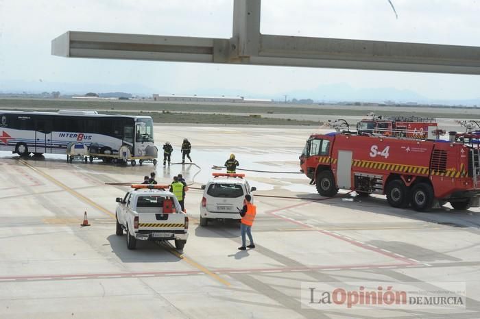 Simulan un accidente aéreo en aeropuerto