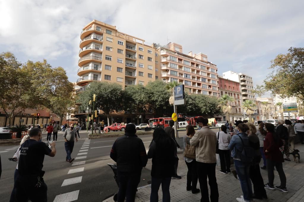 Varios intoxicados en el incendio de un ático en Avenidas