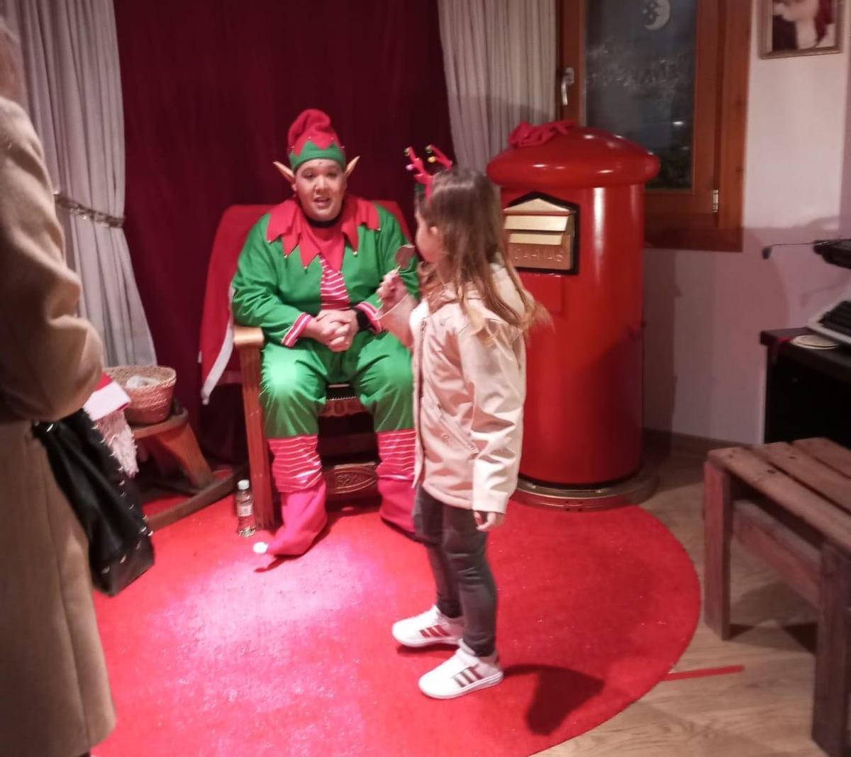 GALERÍA | Visitas de los niños y niñas al elfo de Papá Noel en Benavente