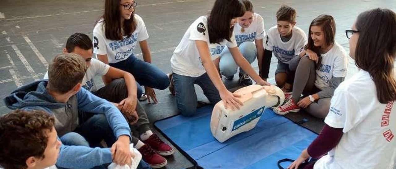 Los estudiantes participando en el taller. // Rafa Vázquez