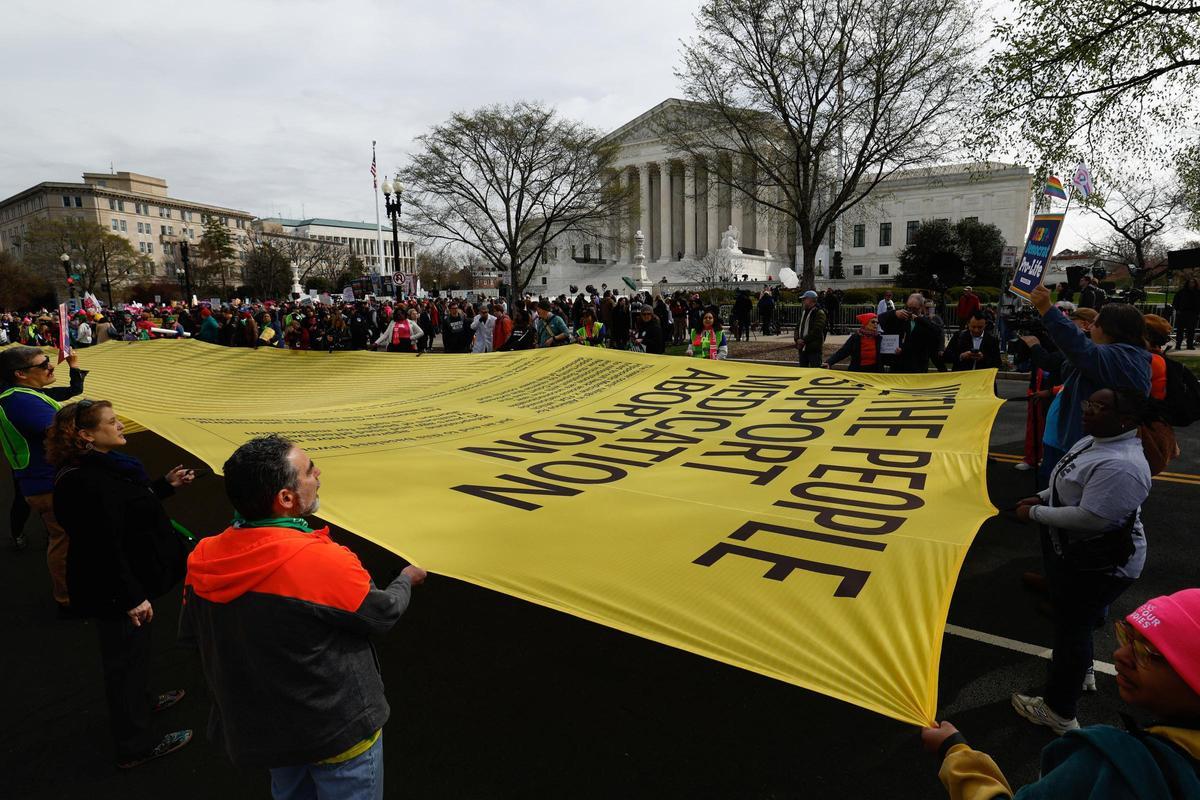 La Corte Suprema de Estados Unidos escucha argumentos sobre el fármaco abortivo mifepristona