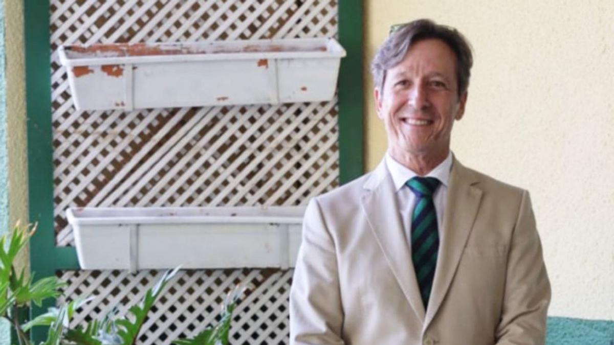 Julián Fariña, en el centro de FP Virgen de Candelaria, del que es director.