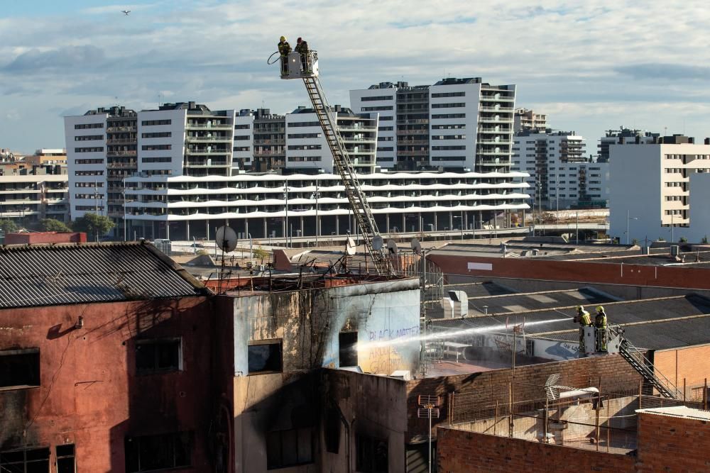 Al menos dos muertos en un incendio en Badalona