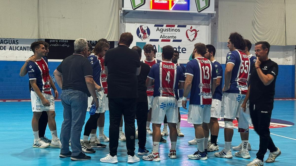 La plantilla del Fundación Agustinos, reunida